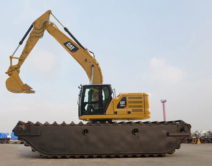 Choosing the Right Excavator for Dredging Projects