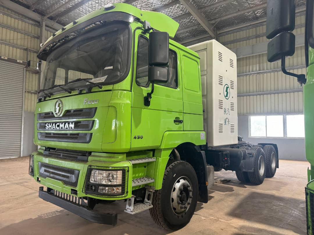 Shacman tractor green